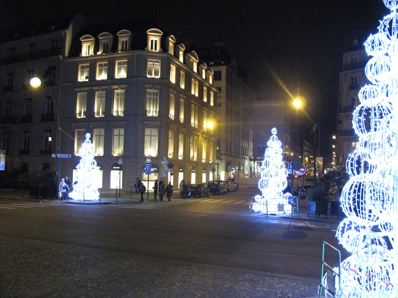 Boutique Nina Ricci Avenue Montaigne et Rue Francois 1er